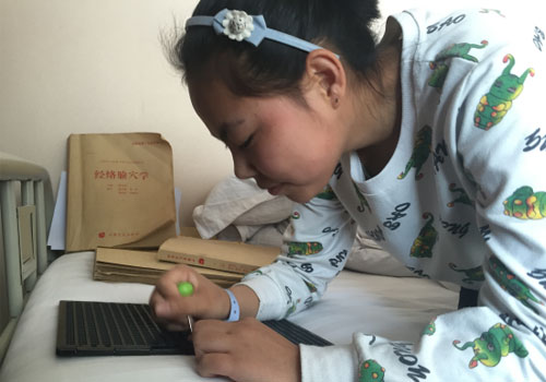 苦等角膜十年，女孩終于又重新看清了媽媽的臉龐