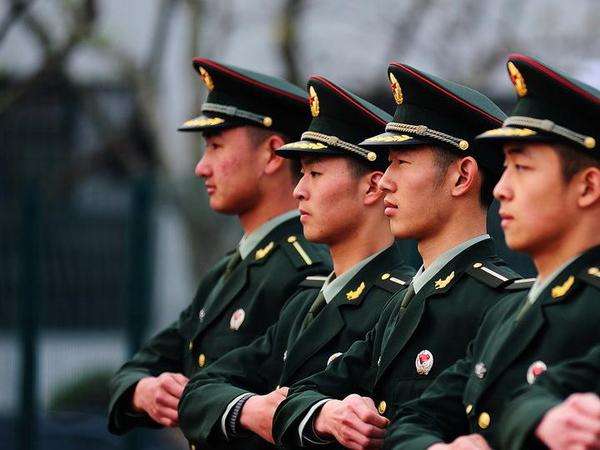 軍校成考生熱門選擇，專家提醒莫讓近視成了“攔路虎”