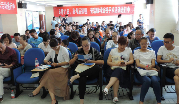 近視已成“國病”，暑期“全飛秒”摘鏡需求空前旺盛
