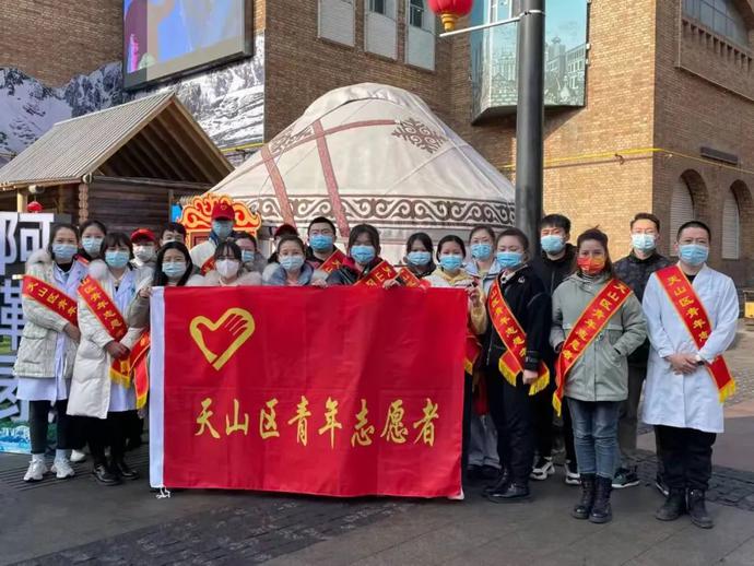 不一樣的時代，一樣的奉獻(xiàn)！雷鋒精神永流傳！